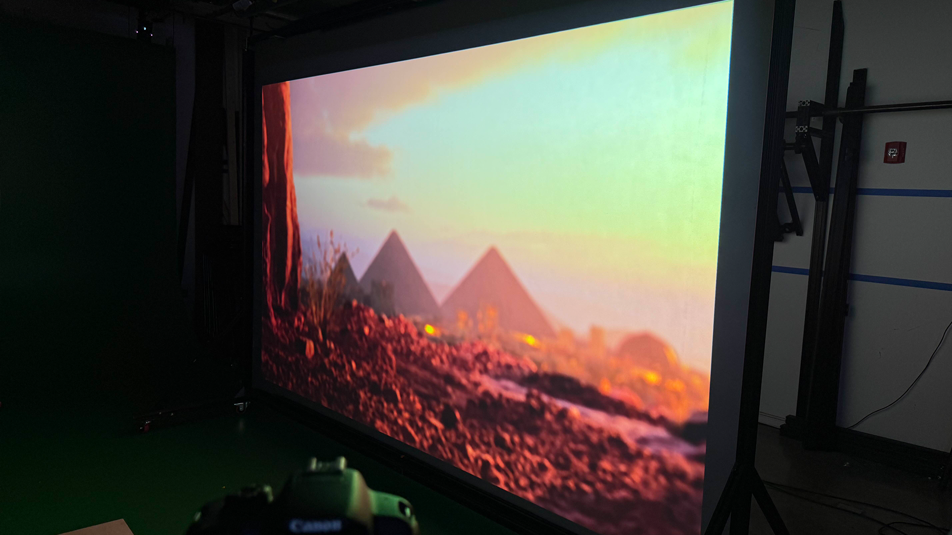 ICVFXDesertProjector_01